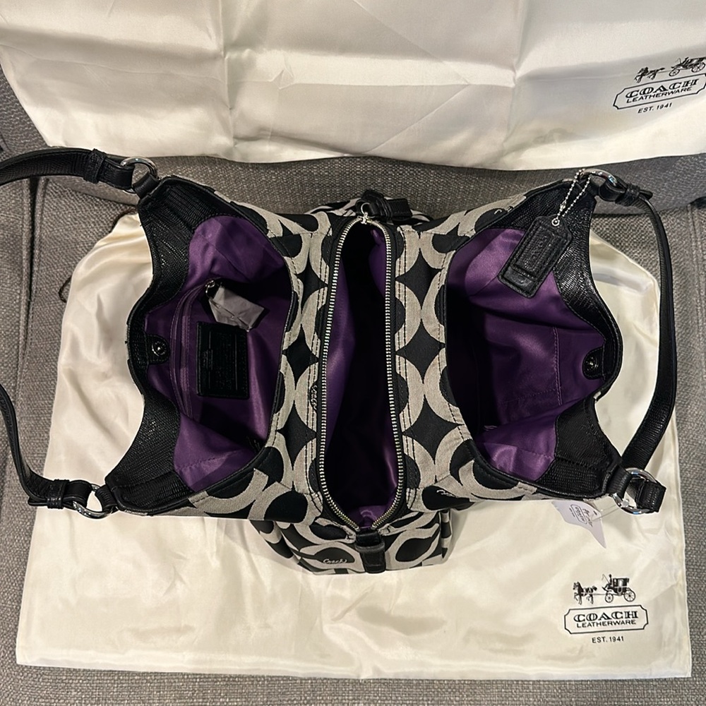 Never used Authentic Coach Signature Hampton medium size shoulder bag - Picture 3 of 7